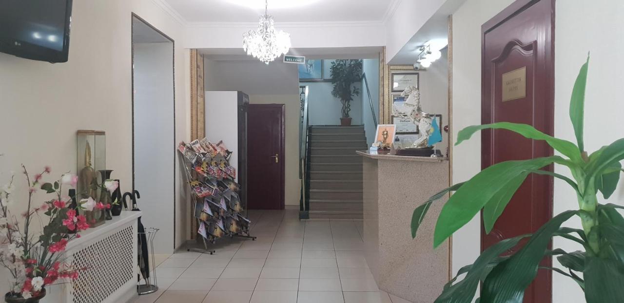 Altyn-Adam Hotel Asztana Kültér fotó