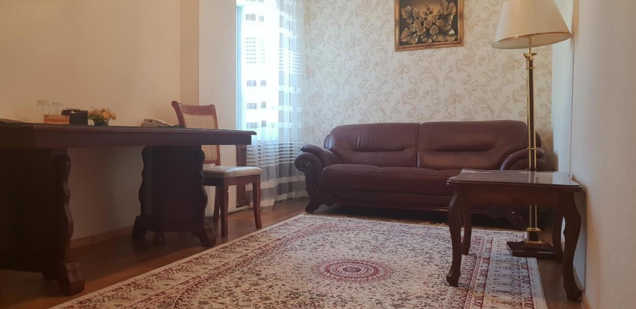 Altyn-Adam Hotel Asztana Kültér fotó